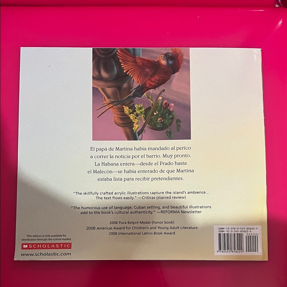 Scholastic Martina Una Cucarachita Muy Linda Book - New - Picture 2 of 2